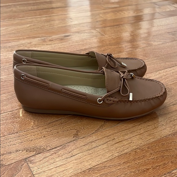 NWOT Michael Kors Brown Leather Loafers Women’s Size 8M - Picture 6 of 6